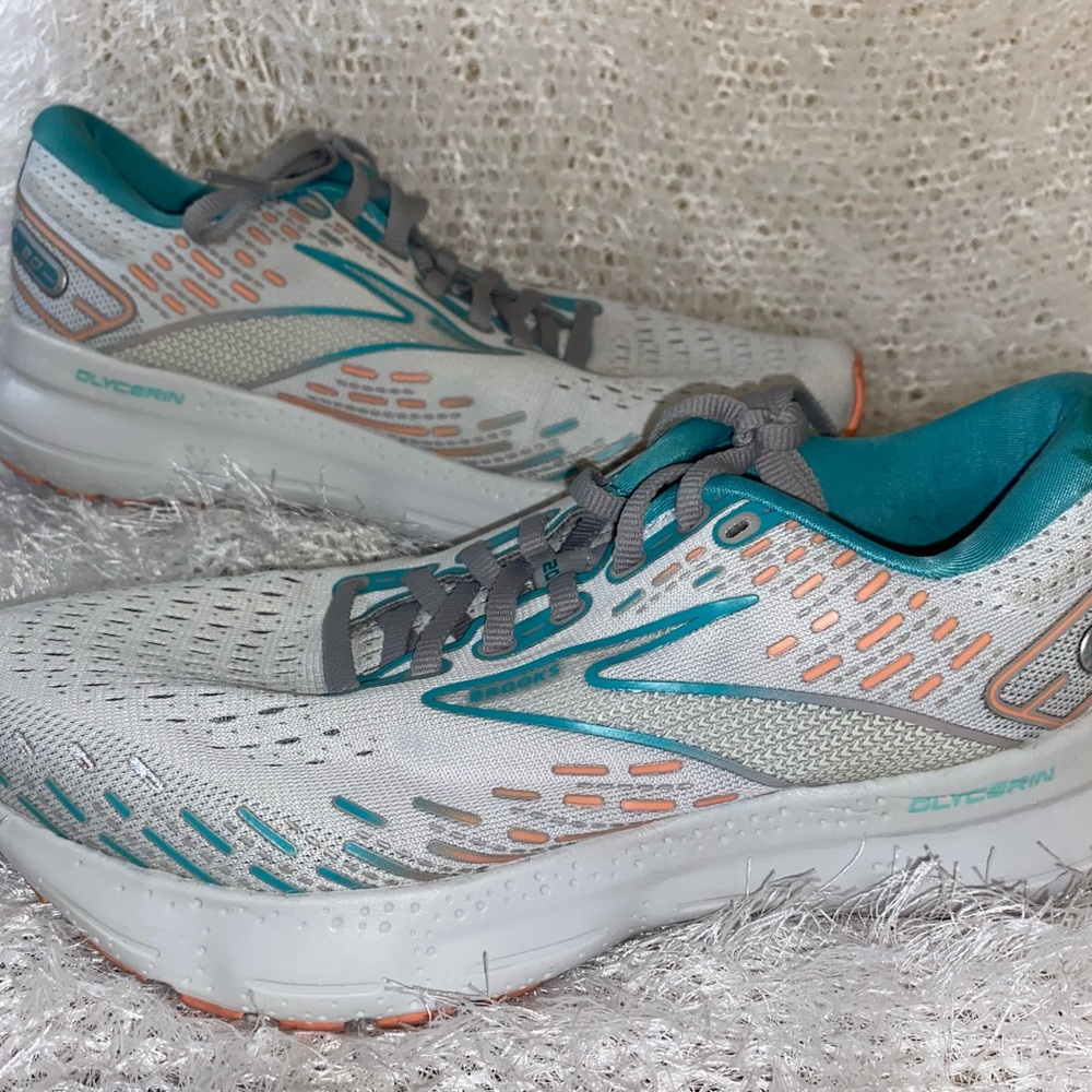 Brooks Glycerin 20 Women's
Oyster/Latigo Bay/Coral size 7.5 - Picture 3 of 10